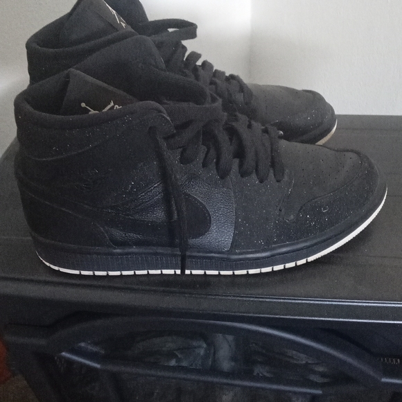 Black Nike Air Jordans Mens size 9.5 - Picture 1 of 2
